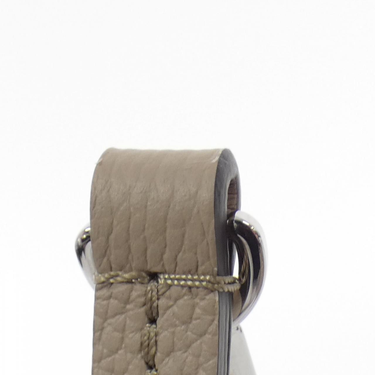 Louis Vuitton Louis Vuitton Louis Vuitton Mahina Calf Shoulder Bag Leather Shoulder Bag M57201 Size ONE SIZE - 4 Thumbnail
