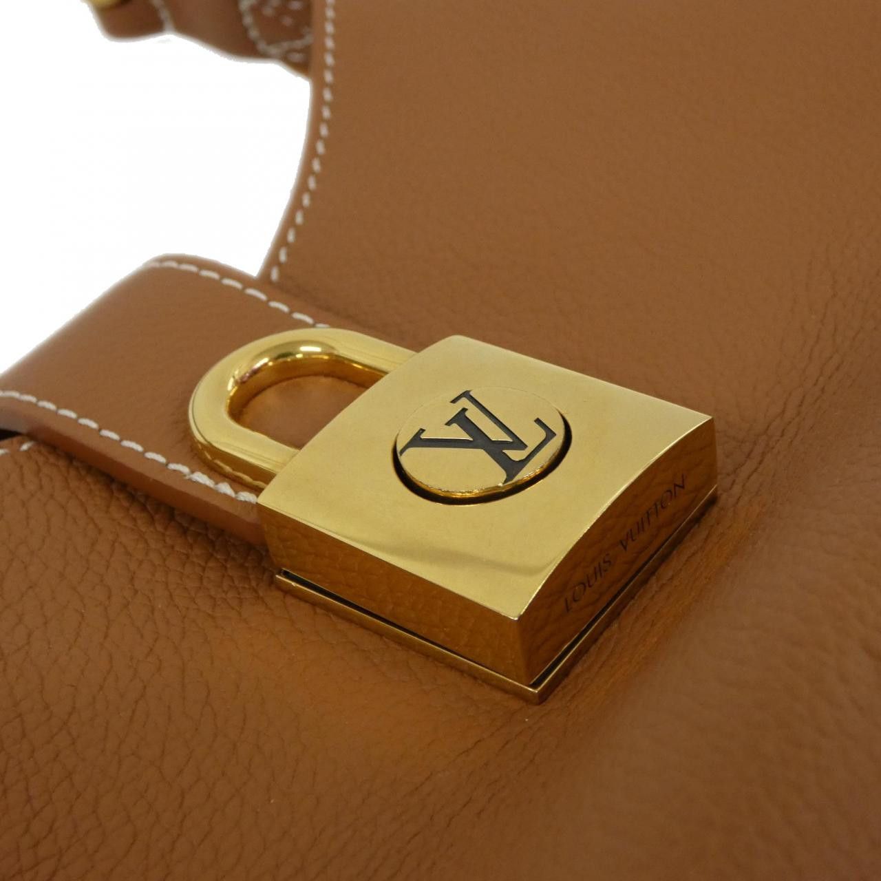 Louis Vuitton Louis Vuitton Louis Vuitton Low Key Calf Shoulder Bag Leather Shoulder Bag M24885 Size ONE SIZE - 4 Thumbnail