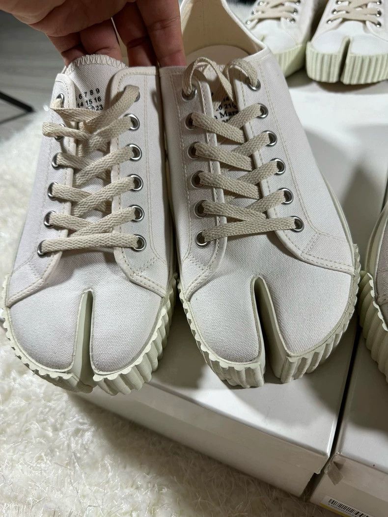 Maison Margiela maison margiela tabi white sneakers Size US 12 / EU 45 - 2 Thumbnail