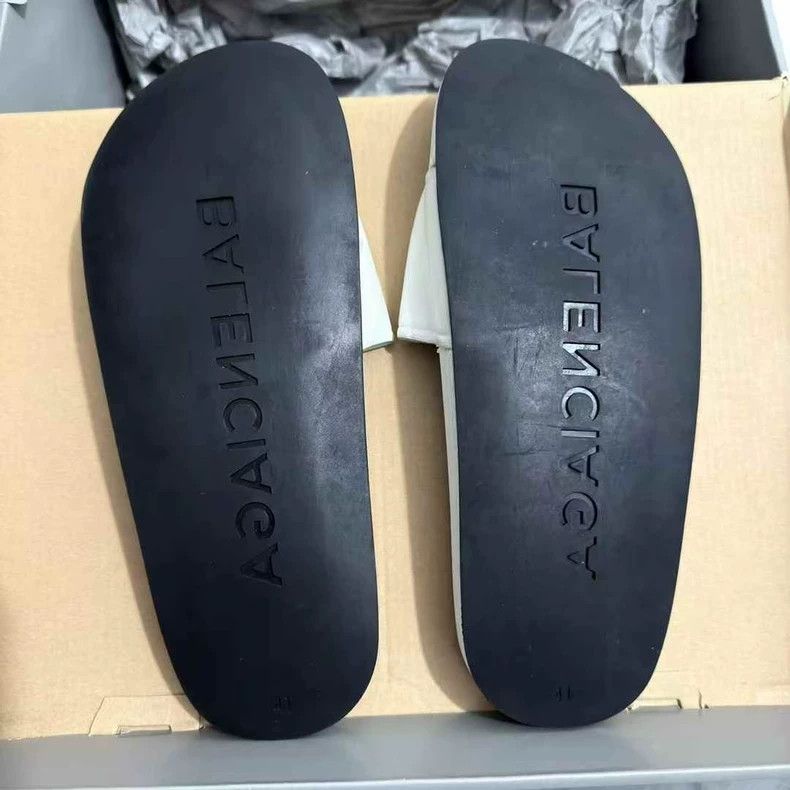 Balenciaga balenciaga white leather slides Size US 10 / EU 43 - 8 Thumbnail