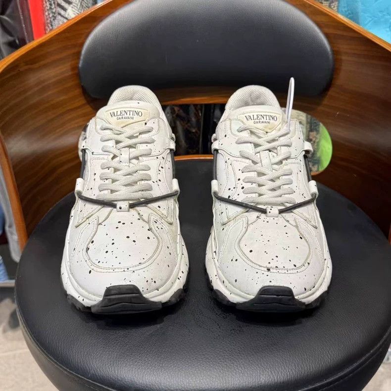 Valentino valentino black white sneakers Size US 12 / EU 45 - 8 Thumbnail