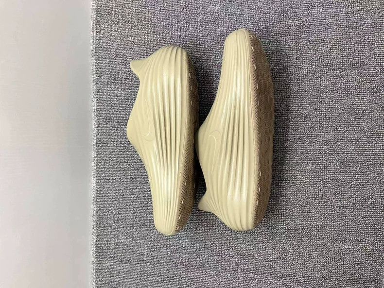 Nike nike reactx rejuven8 beige slip-on shoes Size US 10 / EU 43 - 4 Thumbnail