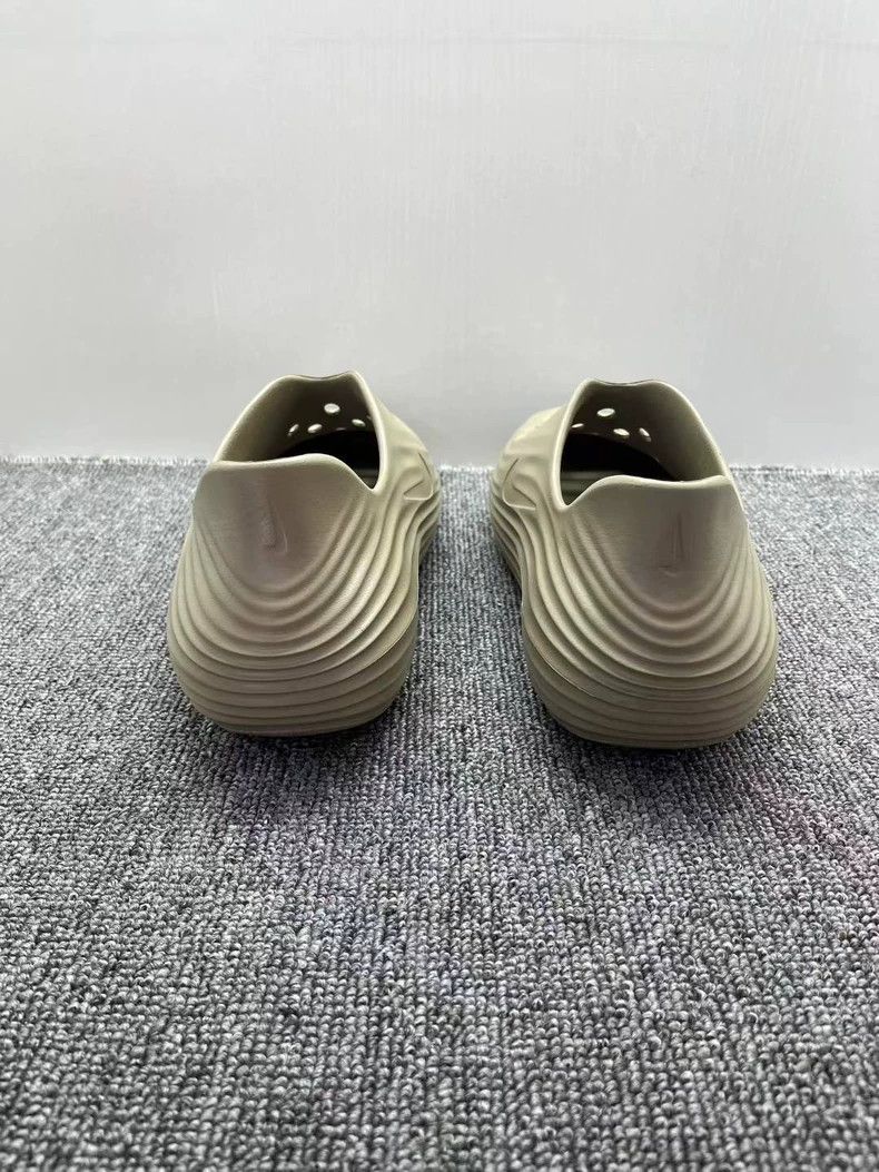 Nike nike reactx rejuven8 beige slip-on shoes Size US 10 / EU 43 - 2 Thumbnail