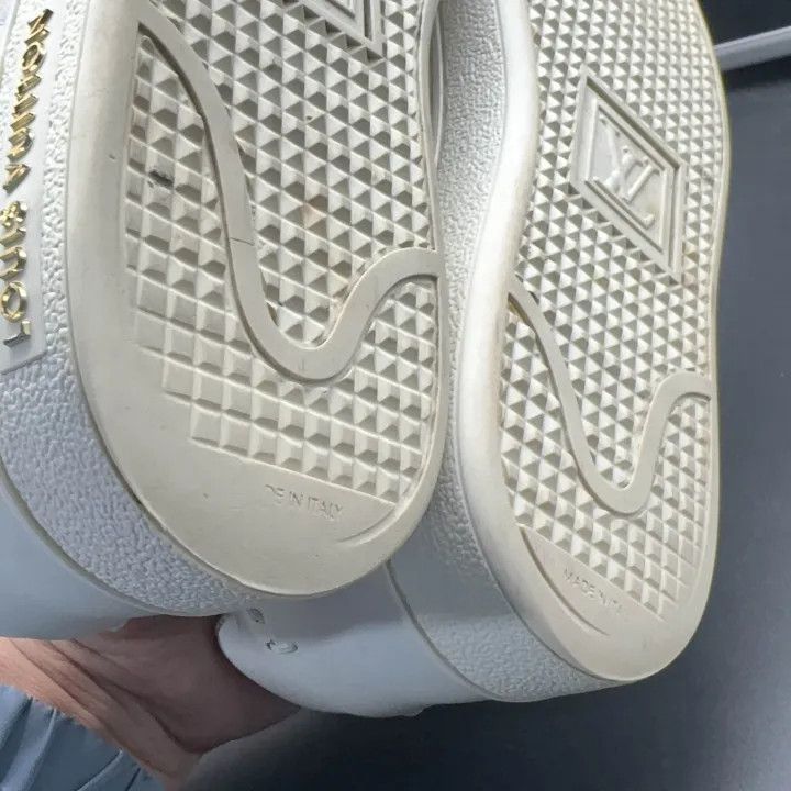 Louis Vuitton Louis Vuitton White Frontrow Leather Sneakers 0079 Size US 5 / IT 35 - 7 Thumbnail