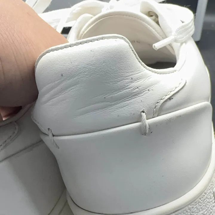 Louis Vuitton Louis Vuitton White Frontrow Leather Sneakers 0079 Size US 5 / IT 35 - 6 Thumbnail