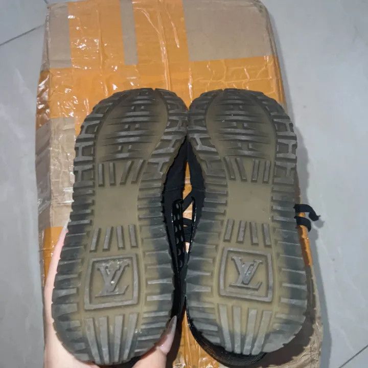 Louis Vuitton Louis Vuitton Run Away Black Fashion Sneakers 0079 Size US 4 / IT 34 - 4 Thumbnail