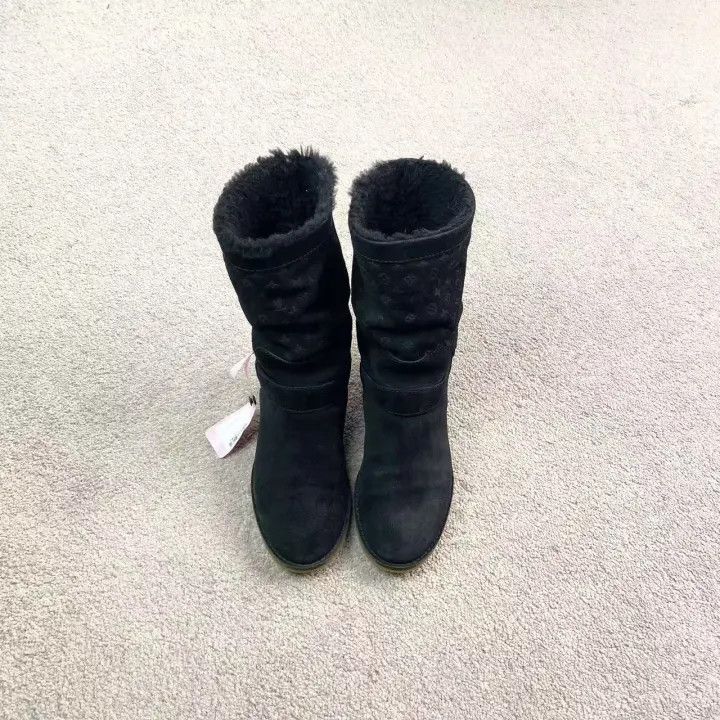 Louis Vuitton Louis Vuitton Black Fur Lined Fashion Boots 0079 Size US 6 / IT 36 - 2 Thumbnail