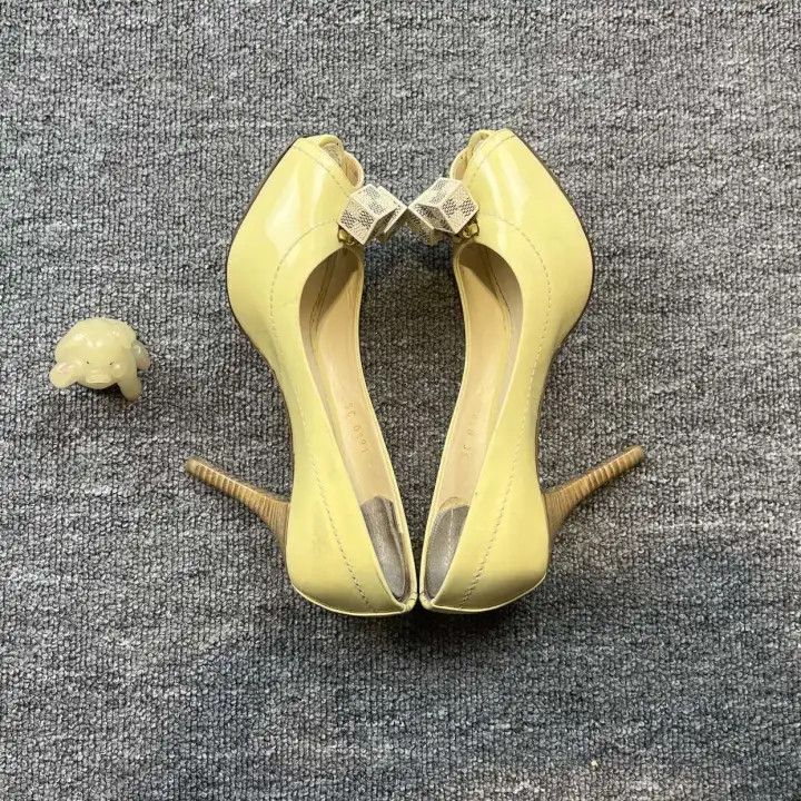 Louis Vuitton Louis Vuitton Yellow Heeled Peep-Toe Shoes 0079 Size US 4 / IT 34 - 7 Thumbnail