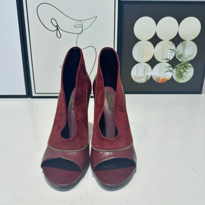 LOUIS VUITTON バーガンディ ハイヒール Louis Vuitton Burgundy Peep-Toe High Heels 0079