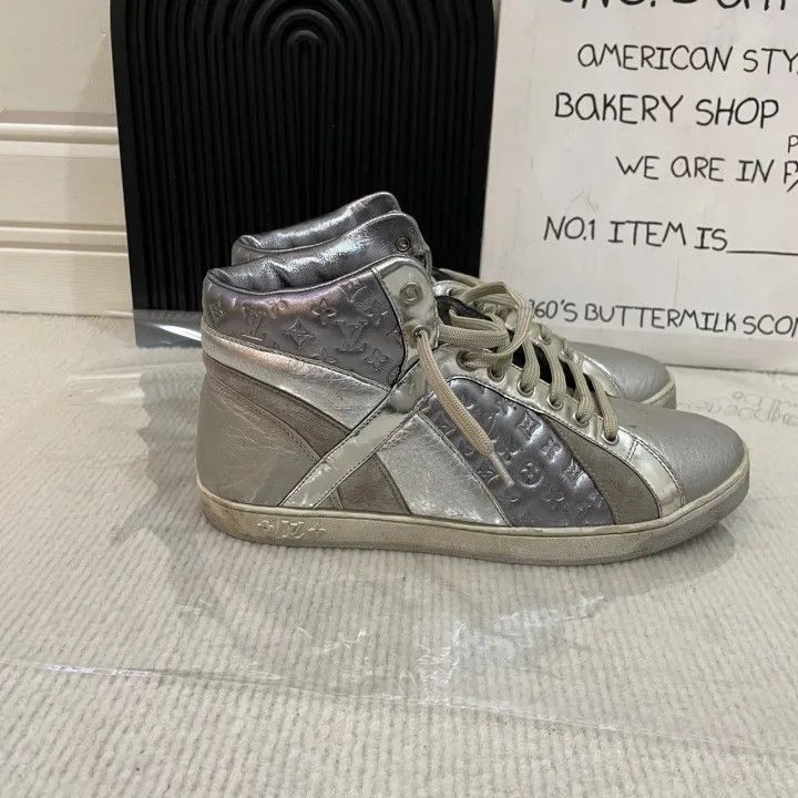 Louis Vuitton Louis Vuitton Silver High-Top Casual Sneakers 0079 Size US 6 / IT 36 - 6 Thumbnail