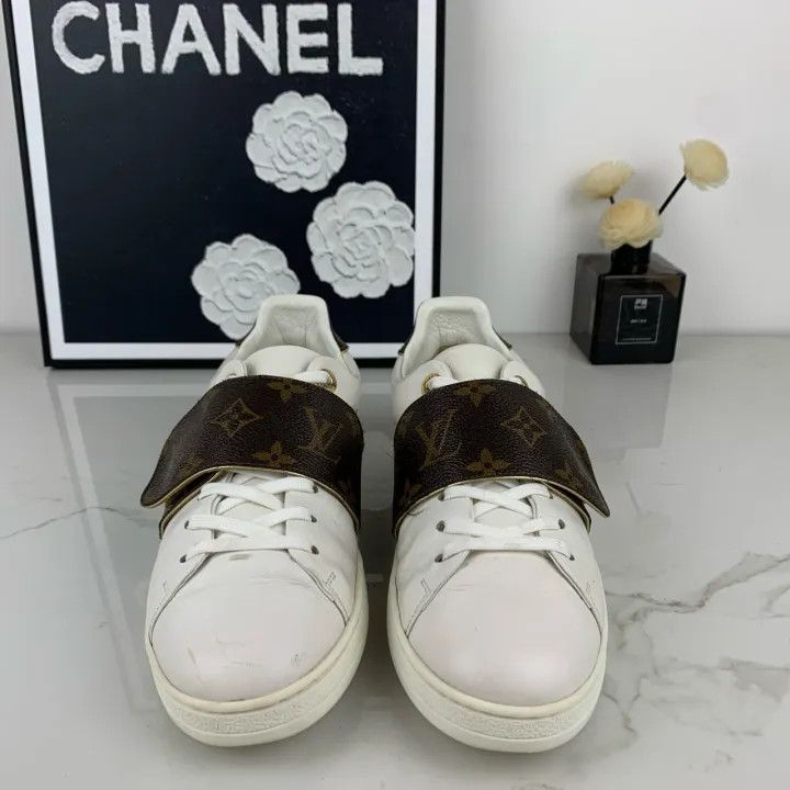 Louis Vuitton Louis Vuitton Frontrow White Leather Sneakers 0079 Size US 7 / IT 37 - 2 Thumbnail