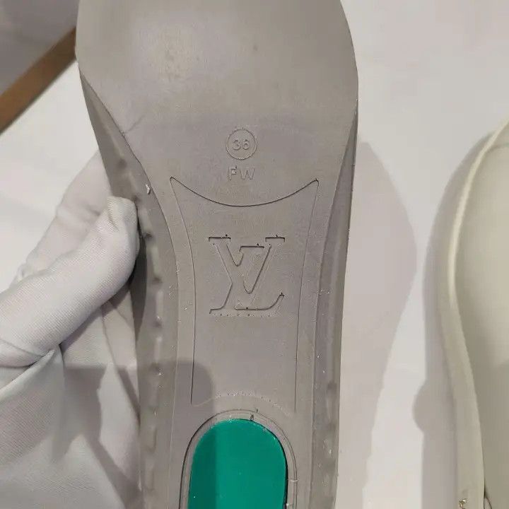 Louis Vuitton Louis Vuitton Frontrow White Low-Top Fashion Sneakers 0079 Size US 5 / IT 35 - 12 Thumbnail