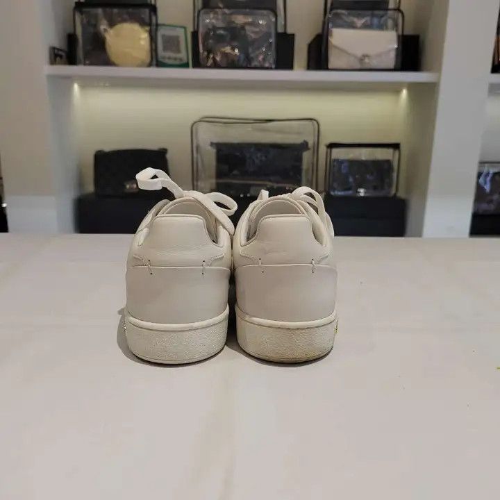 Louis Vuitton Louis Vuitton Frontrow White Low-Top Fashion Sneakers 0079 Size US 5 / IT 35 - 3 Thumbnail