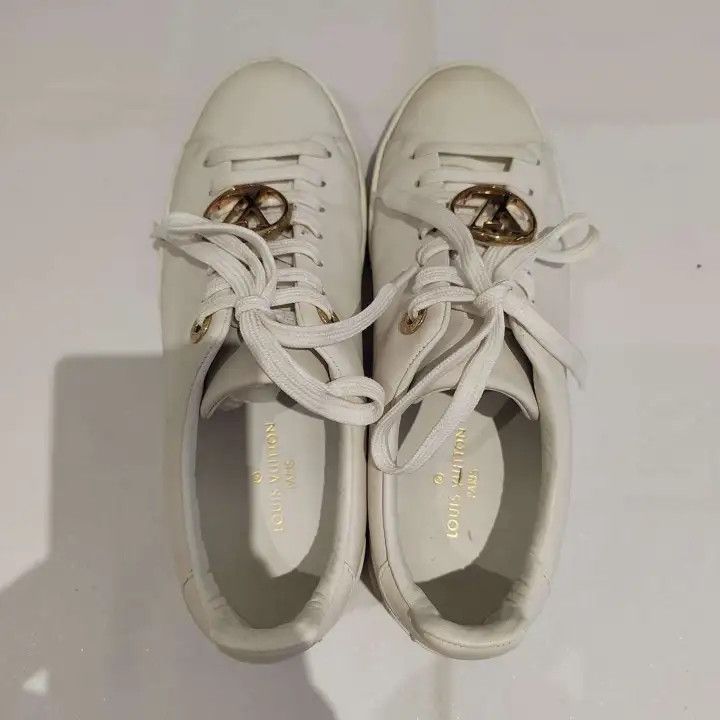 Louis Vuitton Louis Vuitton Frontrow White Low-Top Fashion Sneakers 0079 Size US 5 / IT 35 - 2 Thumbnail