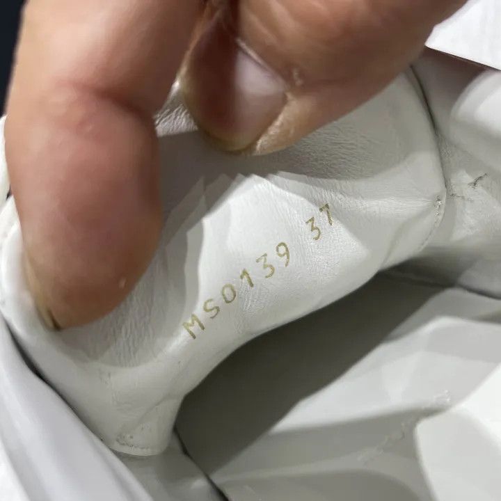 Louis Vuitton Louis Vuitton Frontrow White Leather Fashion Sneakers 0079 Size US 6 / IT 36 - 5 Thumbnail