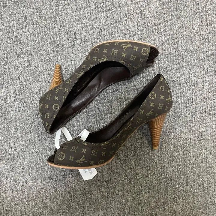 Louis Vuitton Louis Vuitton Brown Peep-Toe Heels for Women 0079 Size US 6 / IT 36 - 4 Thumbnail