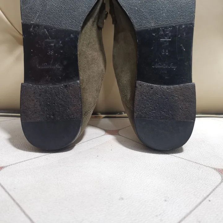 Louis Vuitton Louis Vuitton Women's Suede Loafers in Brown 0079 Size US 7 / IT 37 - 7 Thumbnail