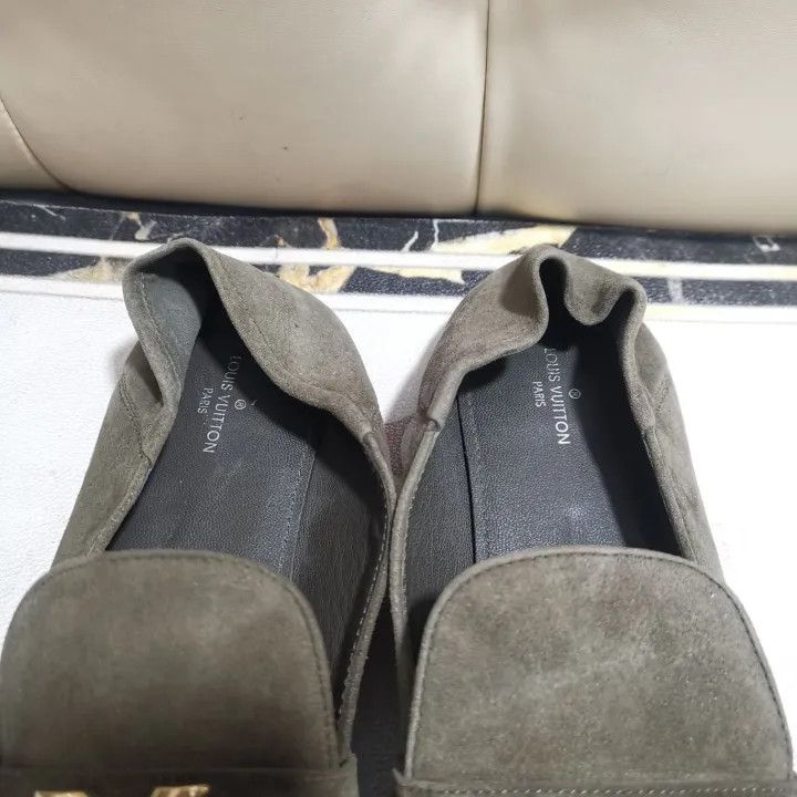 Louis Vuitton Louis Vuitton Women's Suede Loafers in Brown 0079 Size US 7 / IT 37 - 14 Thumbnail