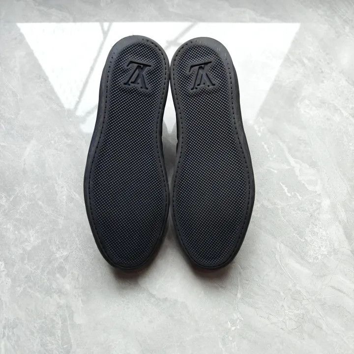 Louis Vuitton Louis Vuitton Blue Leather Casual Sneakers for Women 0079 Size US 8 / IT 38 - 4 Thumbnail