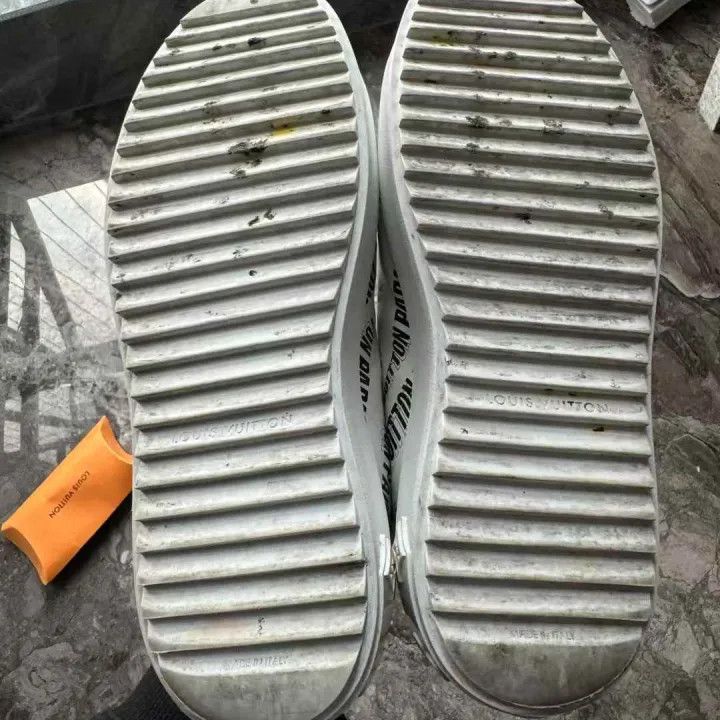 Louis Vuitton Louis Vuitton Black and White Casual Sneakers 0079 Size US 6 / IT 36 - 4 Thumbnail
