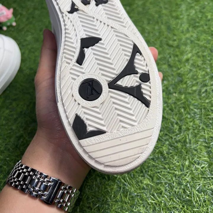 Louis Vuitton Louis Vuitton Charlie White High-Top Sneakers 0079 Size US 5 / IT 35 - 8 Thumbnail