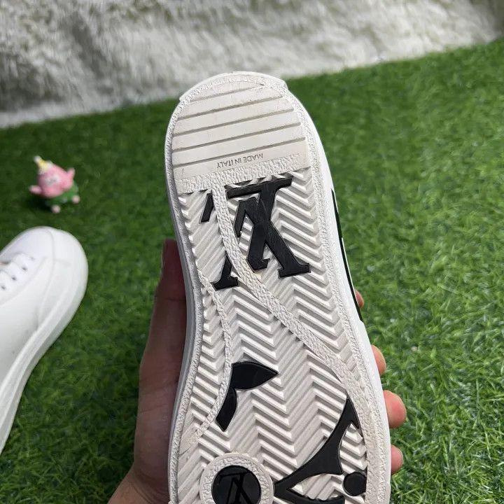 Louis Vuitton Louis Vuitton Charlie White High-Top Sneakers 0079 Size US 5 / IT 35 - 11 Thumbnail