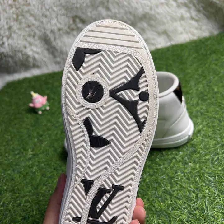 Louis Vuitton Louis Vuitton Charlie White High-Top Sneakers 0079 Size US 5 / IT 35 - 10 Thumbnail