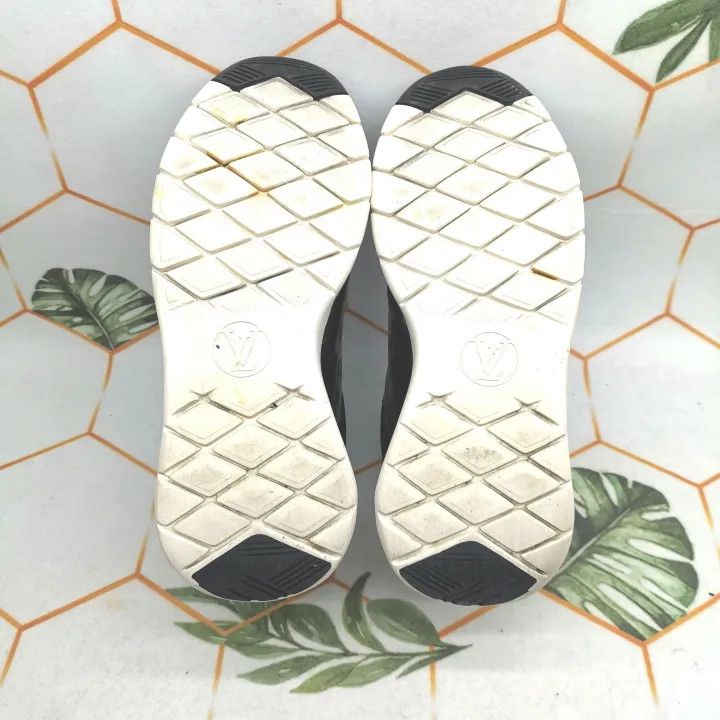 Louis Vuitton Louis Vuitton Black Casual Running Shoes for Women 0079 Size US 5 / IT 35 - 4 Thumbnail