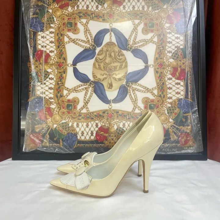 Louis Vuitton Louis Vuitton White Pointed Toe Heels 0079 Size US 6 / IT 36 - 5 Thumbnail
