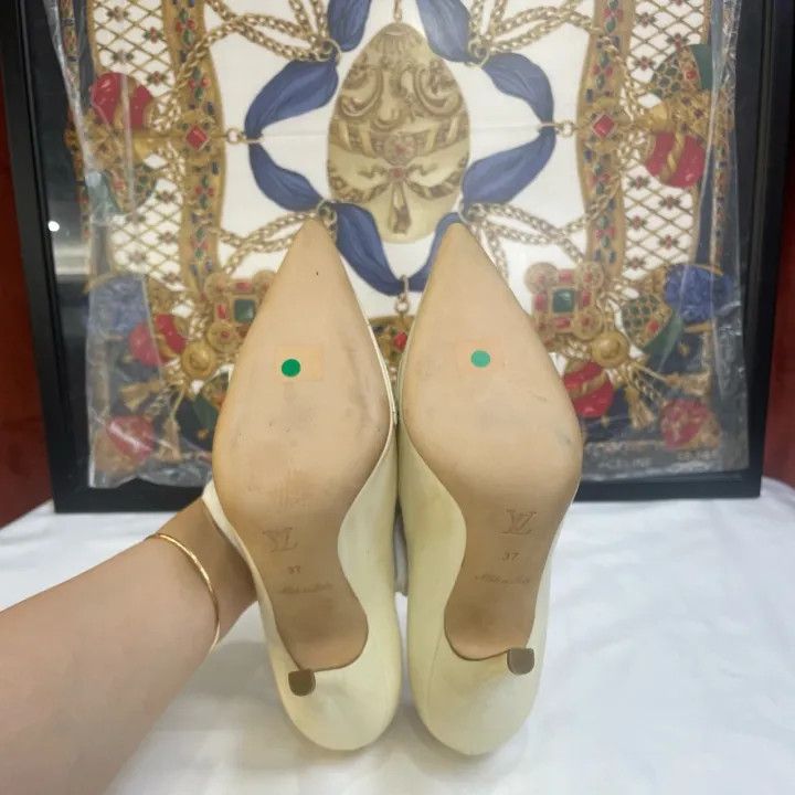 Louis Vuitton Louis Vuitton White Pointed Toe Heels 0079 Size US 6 / IT 36 - 7 Thumbnail