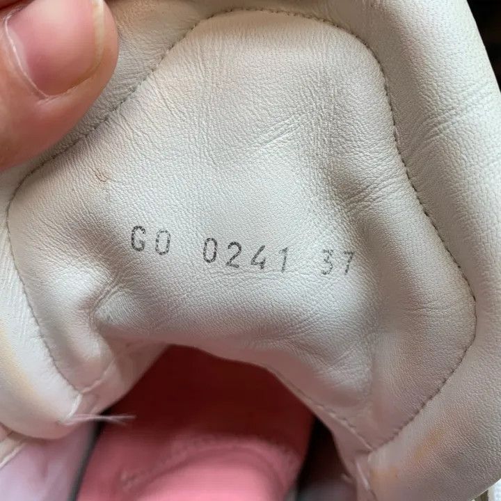 Louis Vuitton Louis Vuitton Archlight Running Shoes for Women 0079 Size US 6 / IT 36 - 5 Thumbnail