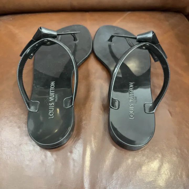 Louis Vuitton Louis Vuitton Black Rubber Flip Flops for Women 0079 Size US 6 / IT 36 - 3 Thumbnail