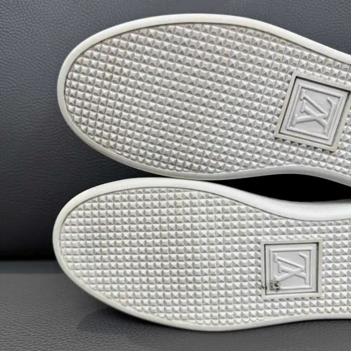 Louis Vuitton Louis Vuitton Frontrow Monogram Fashion Sneakers for Women 0079 Size US 6 / IT 36 - 8 Thumbnail