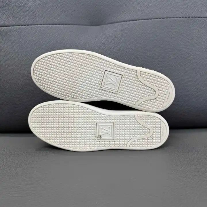 Louis Vuitton Louis Vuitton Frontrow Monogram Fashion Sneakers for Women 0079 Size US 6 / IT 36 - 7 Thumbnail