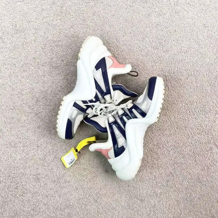 Louis Vuitton Louis Vuitton Archlight Low-Top Sneakers for Women 0079 Size US 6 / IT 36 - 3 Thumbnail