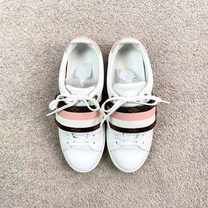 Louis Vuitton Louis Vuitton Stylish White Sneakers for Women 0079 Size US 6 / IT 36 - 3 Thumbnail