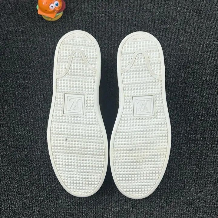 Louis Vuitton Louis Vuitton Frontrow Monogram Fashion Sneakers 0079 Size US 7 / IT 37 - 6 Thumbnail