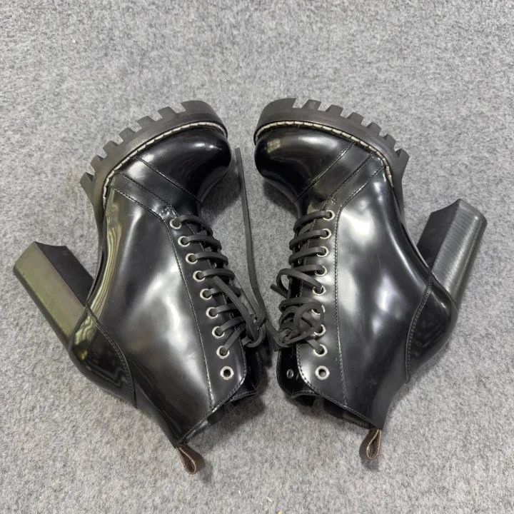 Louis Vuitton Louis Vuitton Star Trail Black Leather Ankle Boots 0079 Size US 6 / IT 36 - 7 Thumbnail