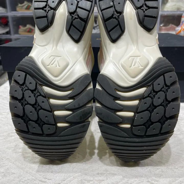 Louis Vuitton Louis Vuitton Run 55 Low-Top Sneakers for Women 0079 Size US 4 / IT 34 - 13 Thumbnail