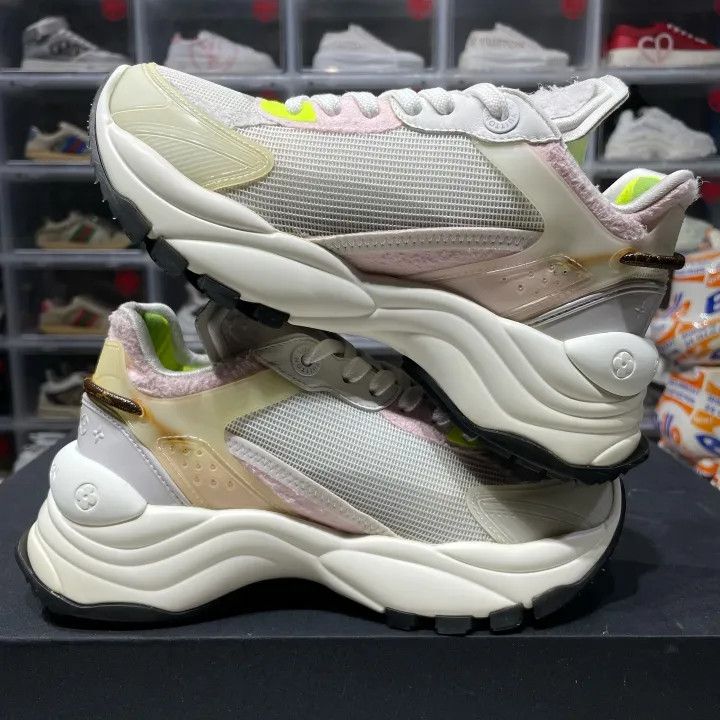 Louis Vuitton Louis Vuitton Run 55 Low-Top Sneakers for Women 0079 Size US 4 / IT 34 - 7 Thumbnail