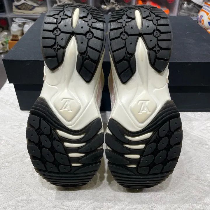 Louis Vuitton Louis Vuitton Run 55 Low-Top Sneakers for Women 0079 Size US 4 / IT 34 - 4 Thumbnail