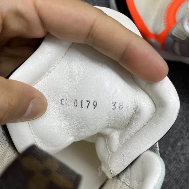Louis Vuitton Louis Vuitton Archlight Low-Top Sneakers in Orange 0079 Size US 7 / IT 37 - 5 Thumbnail
