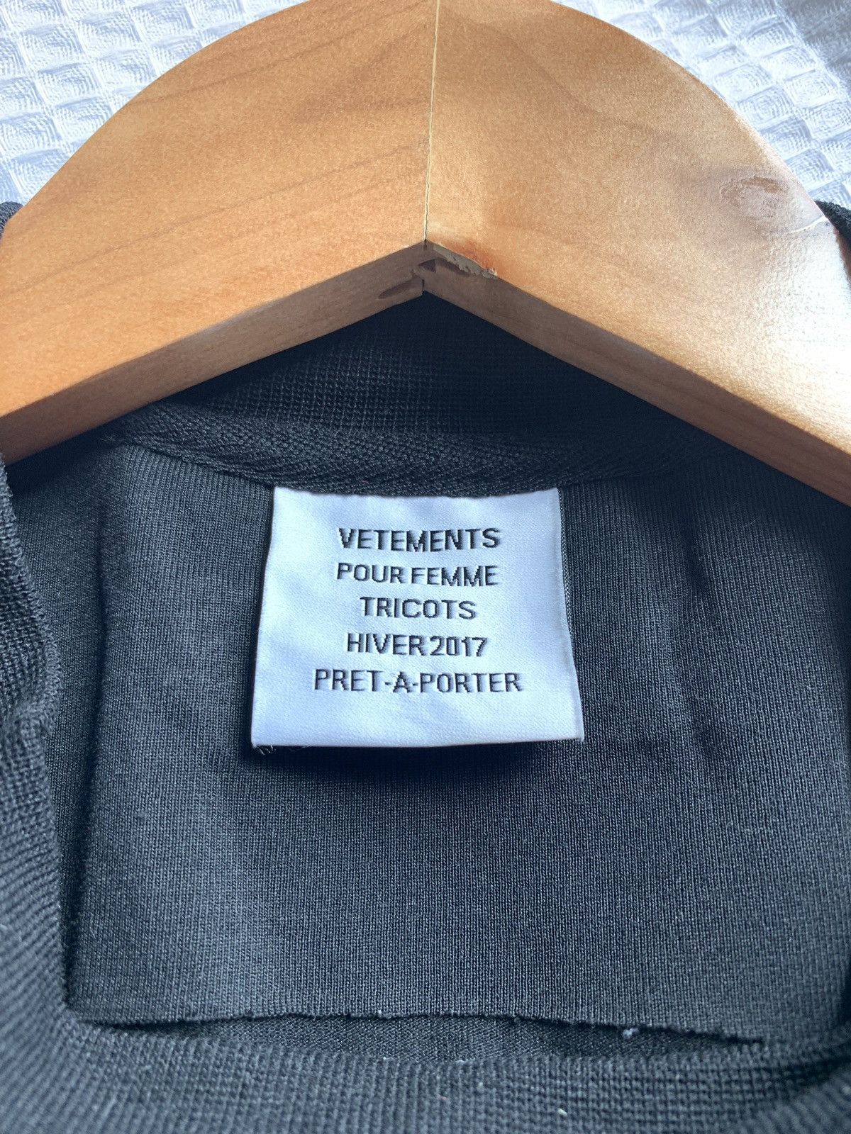 VETEMENTS YOU FUCK'N ASSHOLE Tシャツ 黒 SSENSE × Vetements “You Fuck'n Asshole” Football Shoulder T
