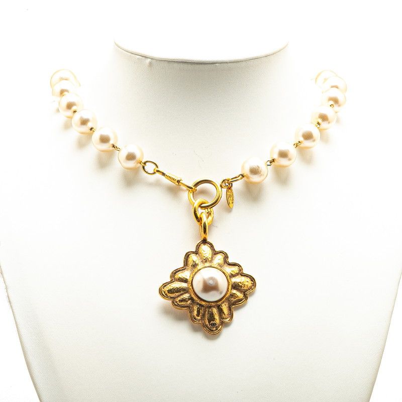 Chanel Chanel Chanel Vintage Fake Pearl Necklace Metal Necklace DUTY FREE for USA Size ONE SIZE - 8 Thumbnail