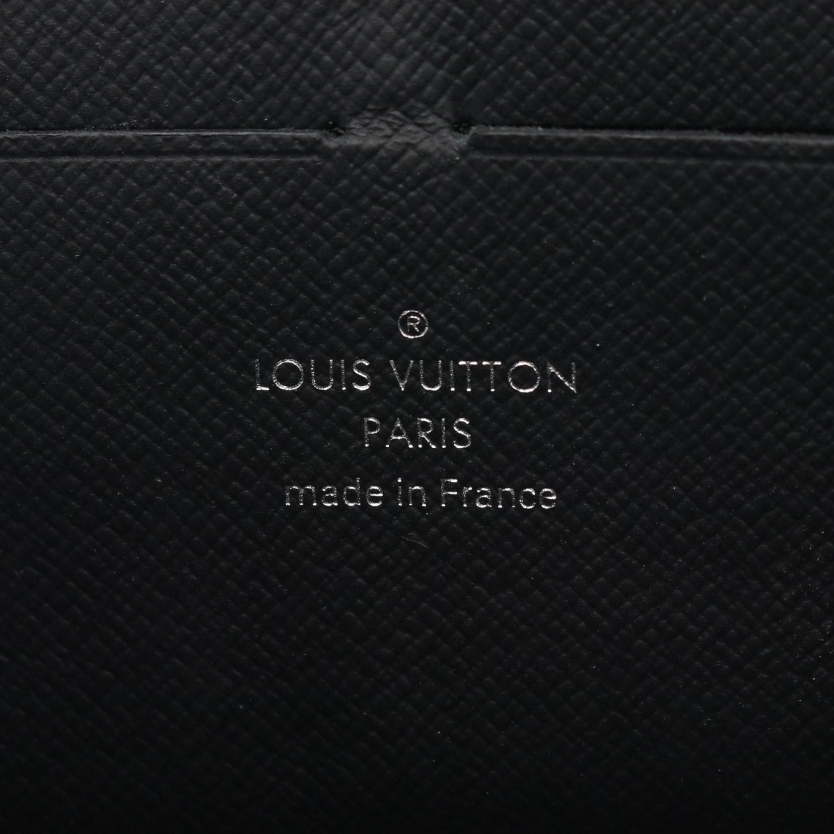 Louis Vuitton Louis Vuitton Louis Vuitton Soft Trunk Wallet Monogram Shoulder Bag Canvas Crossbody Bag M69838 Size ONE SIZE - 4 Thumbnail