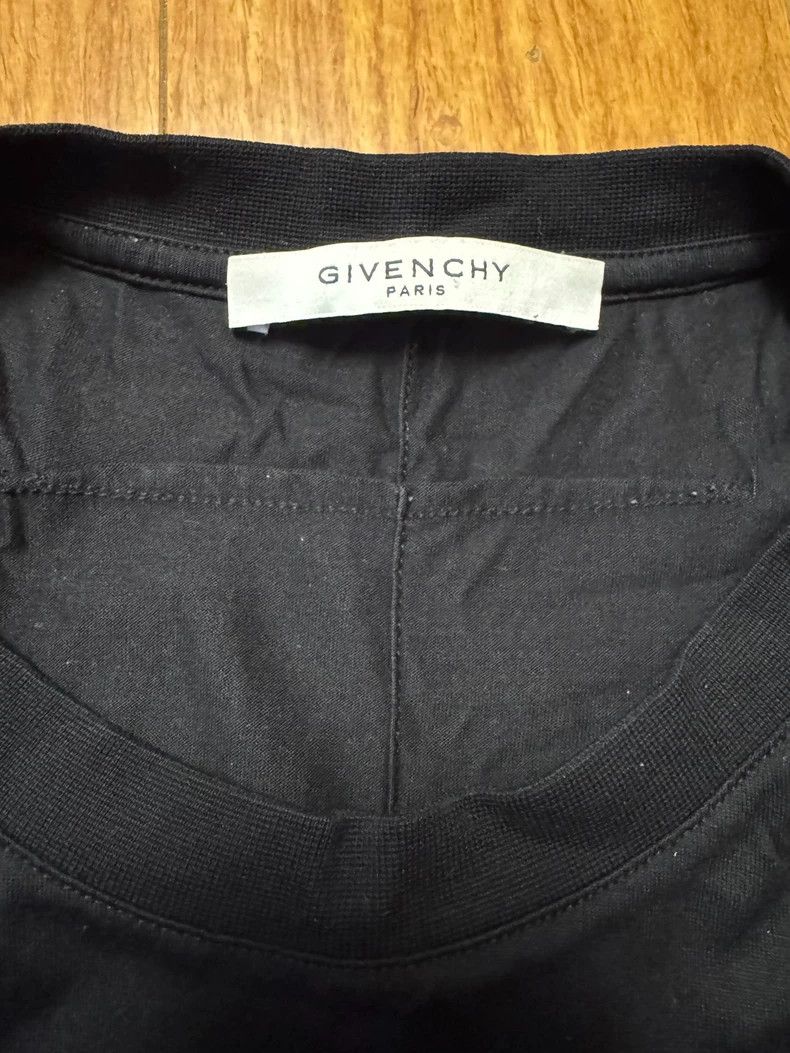 Givenchy Givenchy Shark Print Short Sleeve T-shirt Size US L / EU 52-54 / 3 - 3 Thumbnail