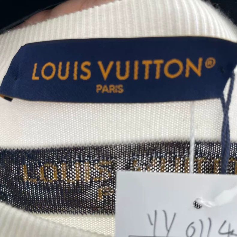 Louis Vuitton louis vuitton white cartoon short sleeve Size US S / EU 44-46 / 1 - 3 Thumbnail