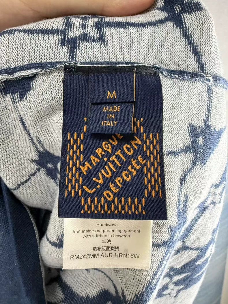 Louis Vuitton Louis Vuitton Blue Knit Short Sleeve M Size US M / EU 48-50 / 2 - 4 Thumbnail