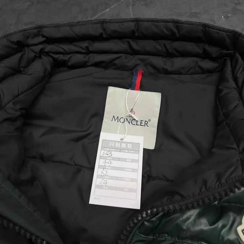 Moncler Moncler green patchwork down vest size 6 Size US L / EU 52-54 / 3 - 6 Thumbnail