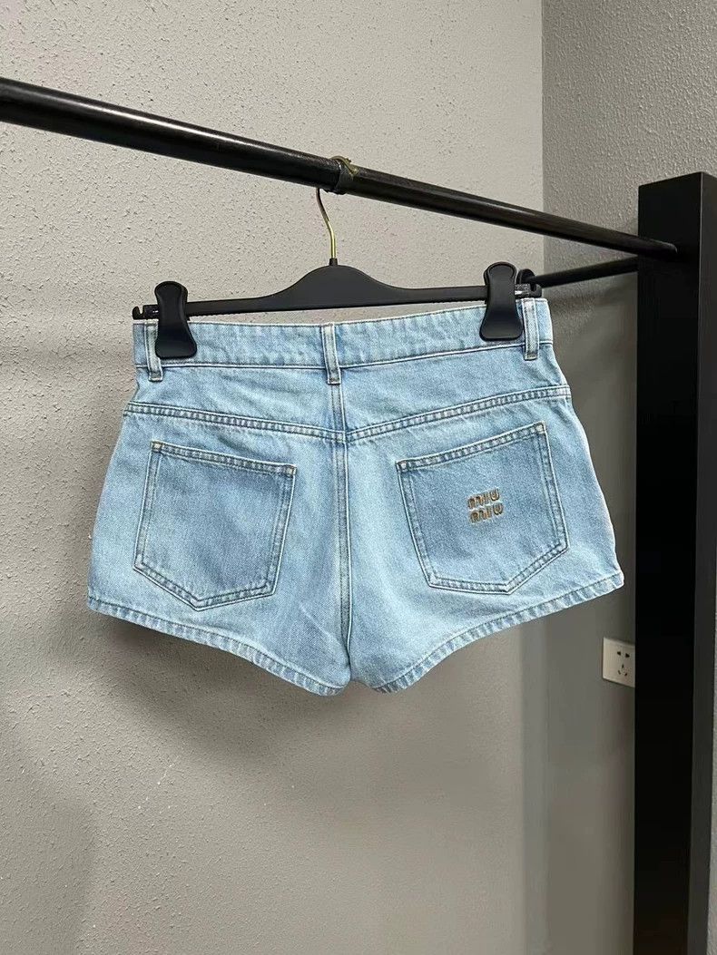 Miu Miu miumiu light blue denim shorts Size US 38 / EU 54 - 2 Thumbnail
